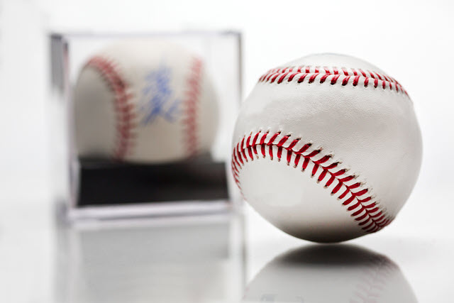 Autographed Baseball Sports Memorabilia